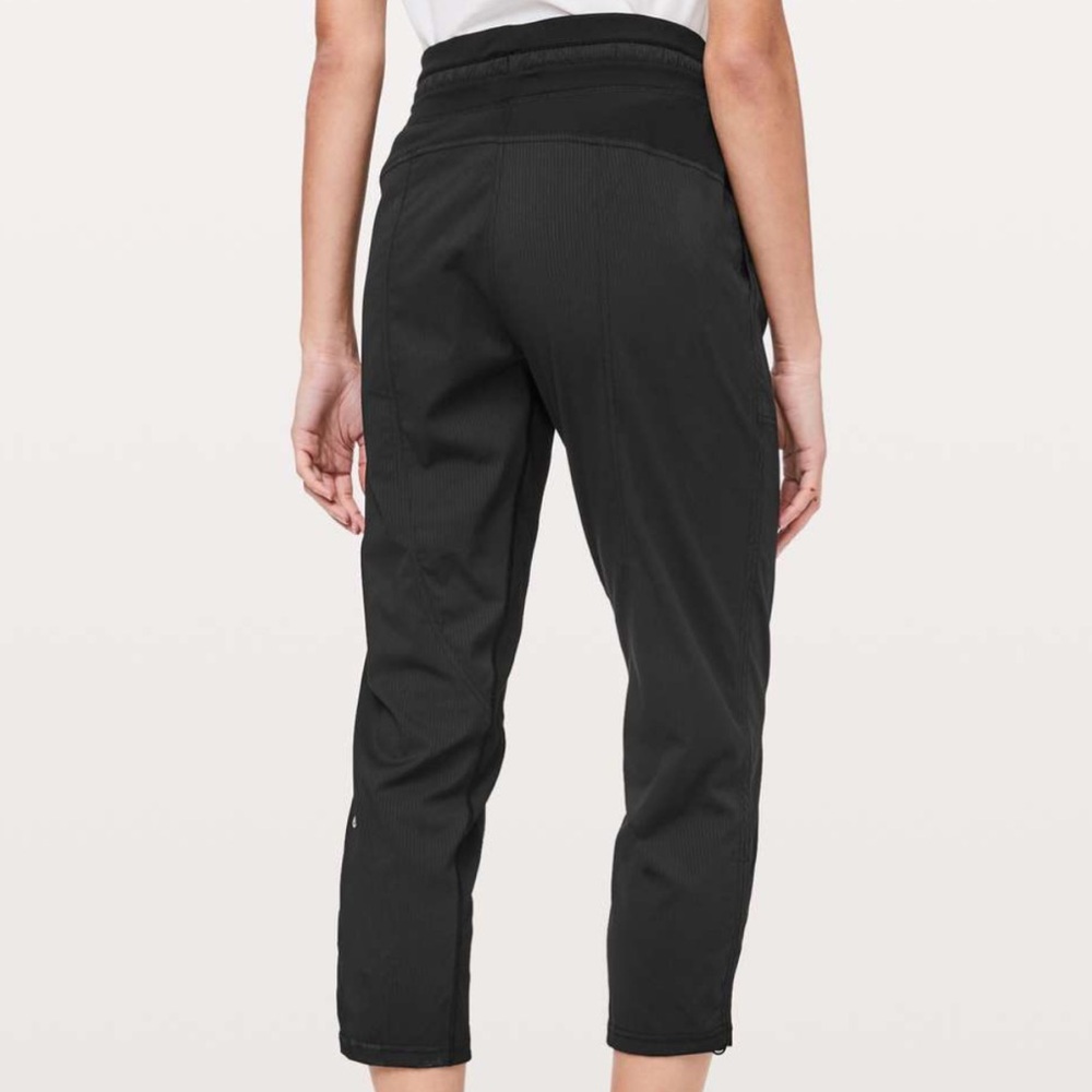 EUC Lululemon Dance Studio Mid-Rise Cropped Pant - Picture 3 of 9